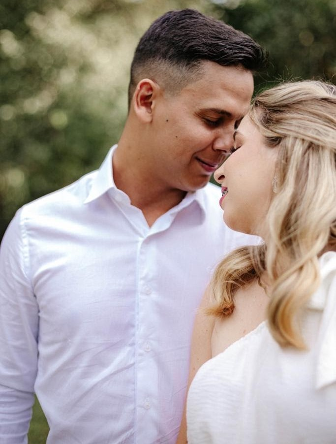 Adriano Medina ao lado de sua esposa